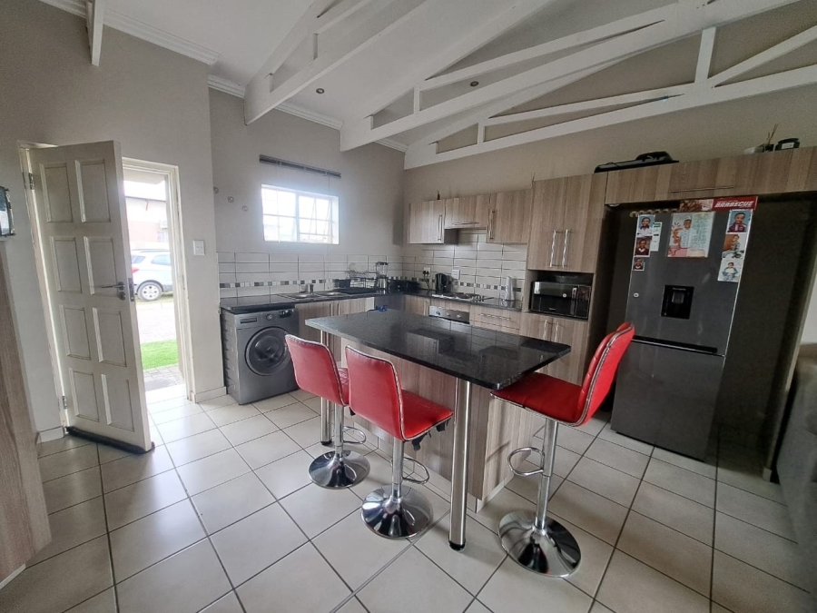To Let 3 Bedroom Property for Rent in Waterval East North West